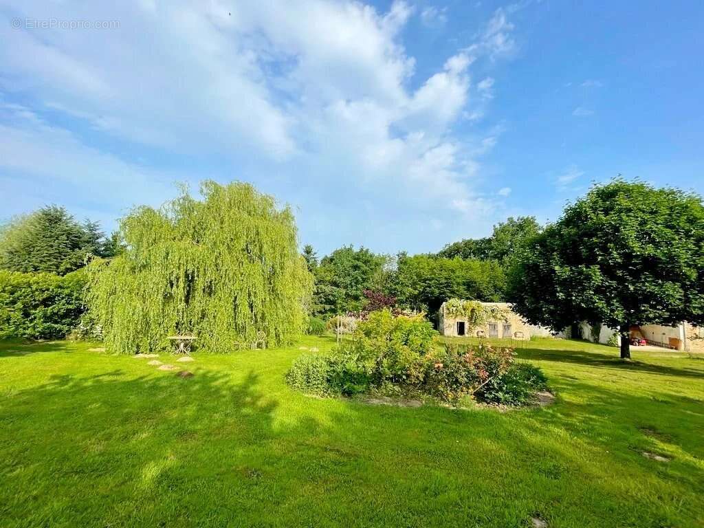 Maison à SAINT-LEGER-VAUBAN
