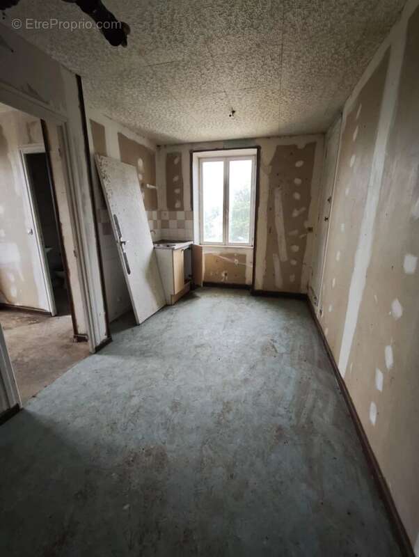 Maison à CERCY-LA-TOUR