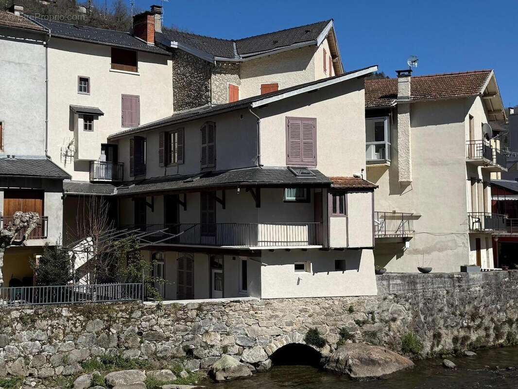   - Appartement à AX-LES-THERMES