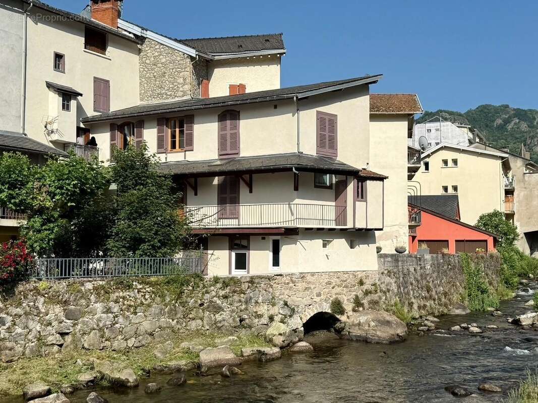   - Appartement à AX-LES-THERMES