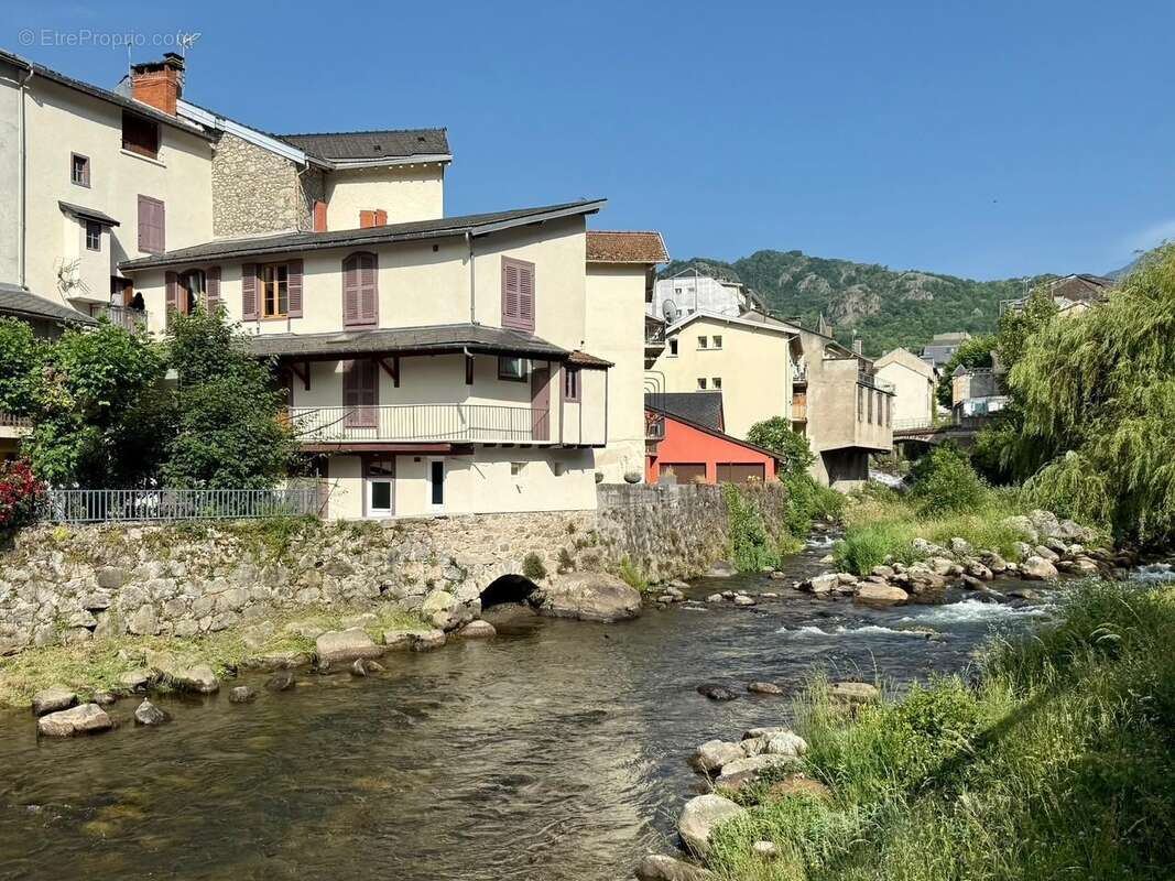   - Appartement à AX-LES-THERMES