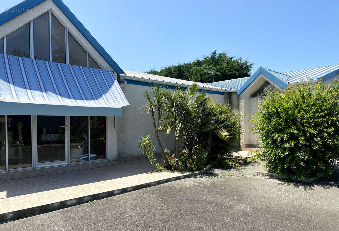 Photo 2 - Commerce à LONS