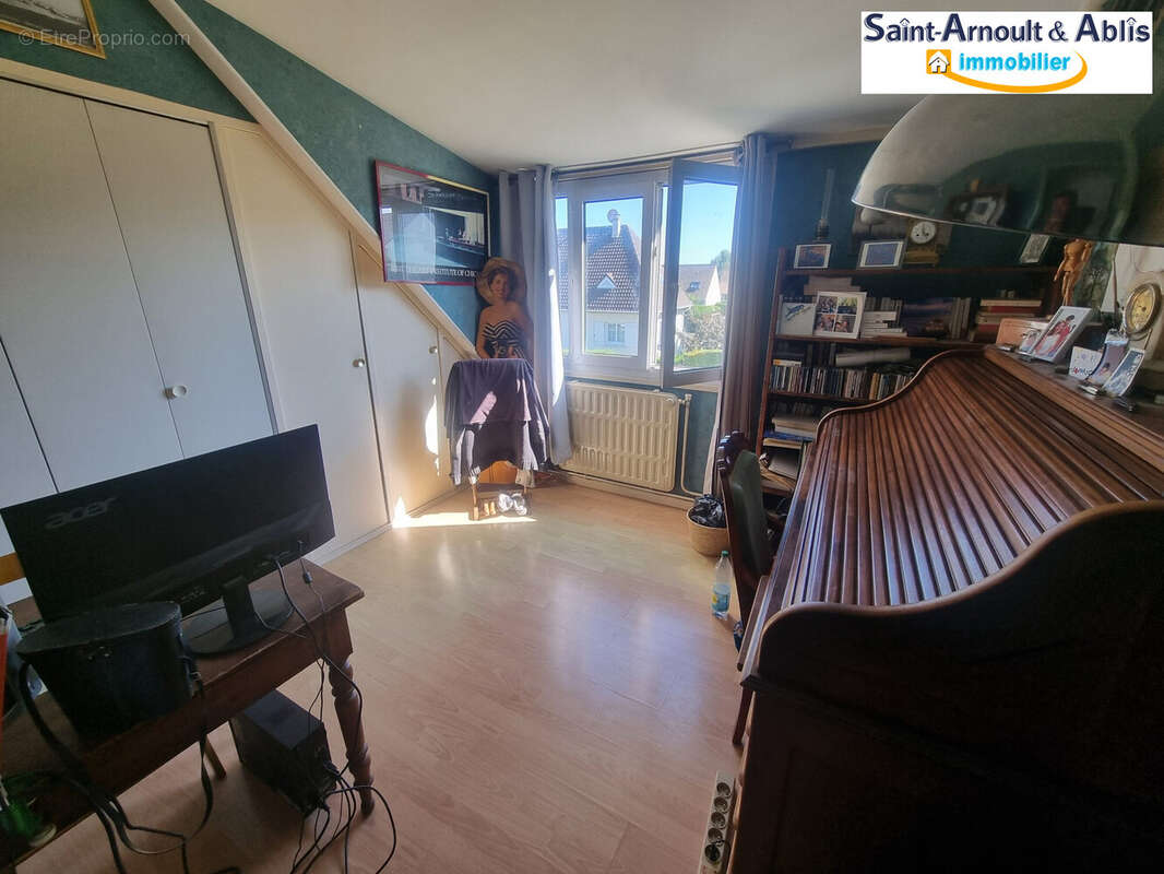 Maison à SAINT-ARNOULT-EN-YVELINES