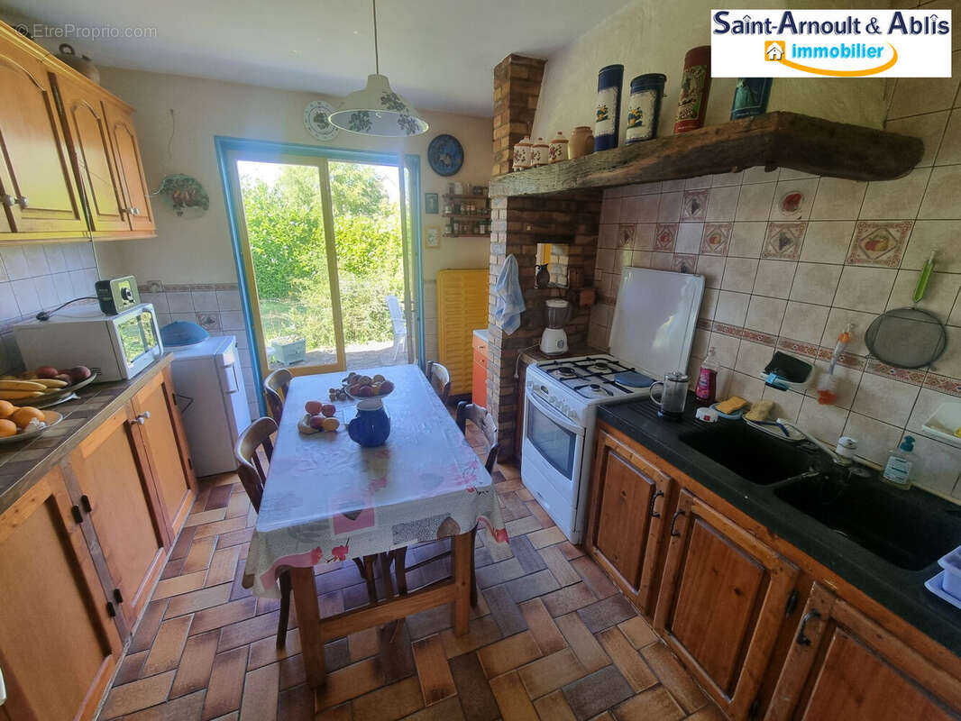 Maison à SAINT-ARNOULT-EN-YVELINES