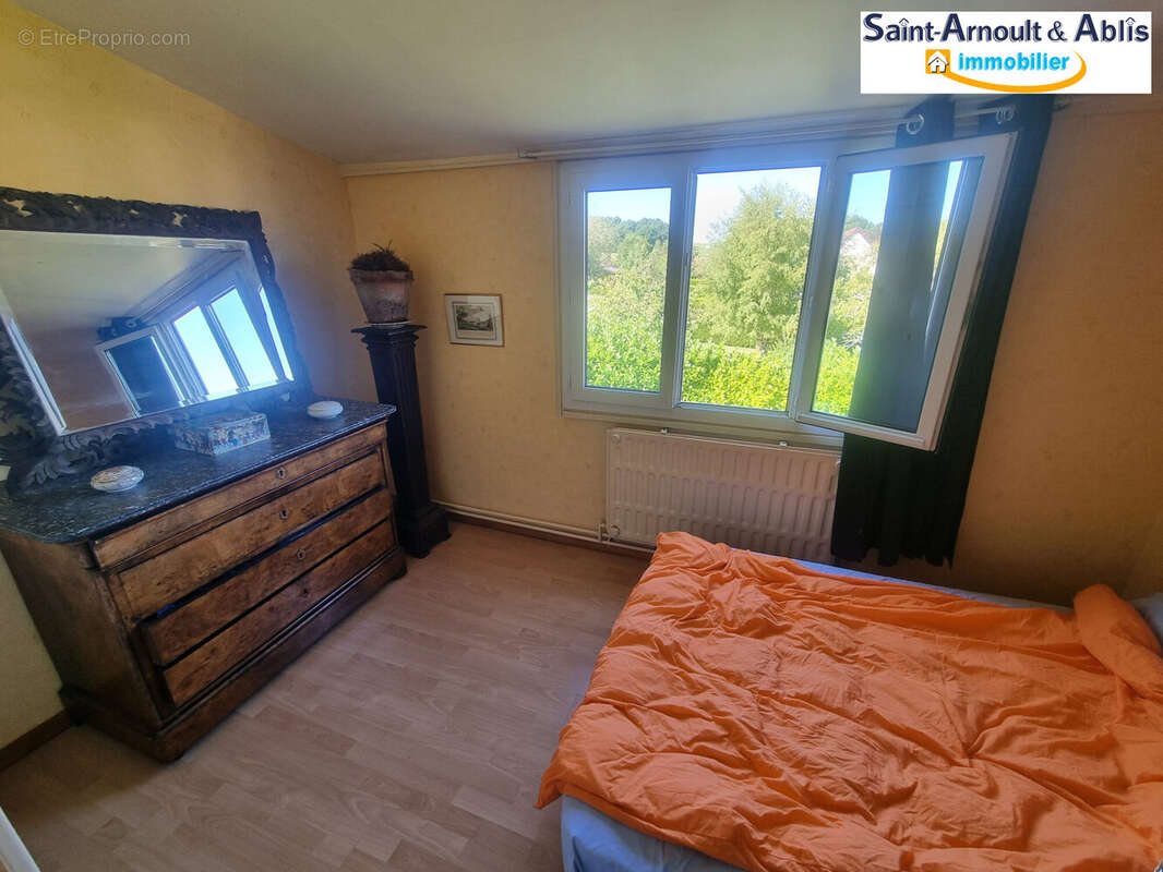 Maison à SAINT-ARNOULT-EN-YVELINES