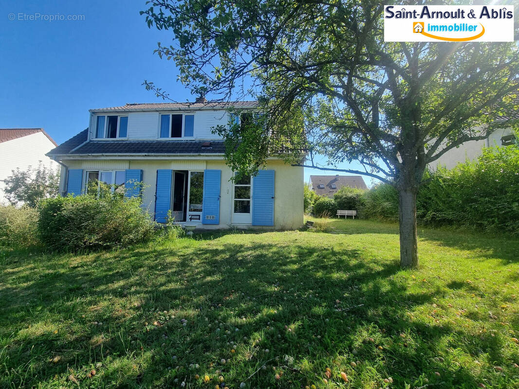 Maison à SAINT-ARNOULT-EN-YVELINES