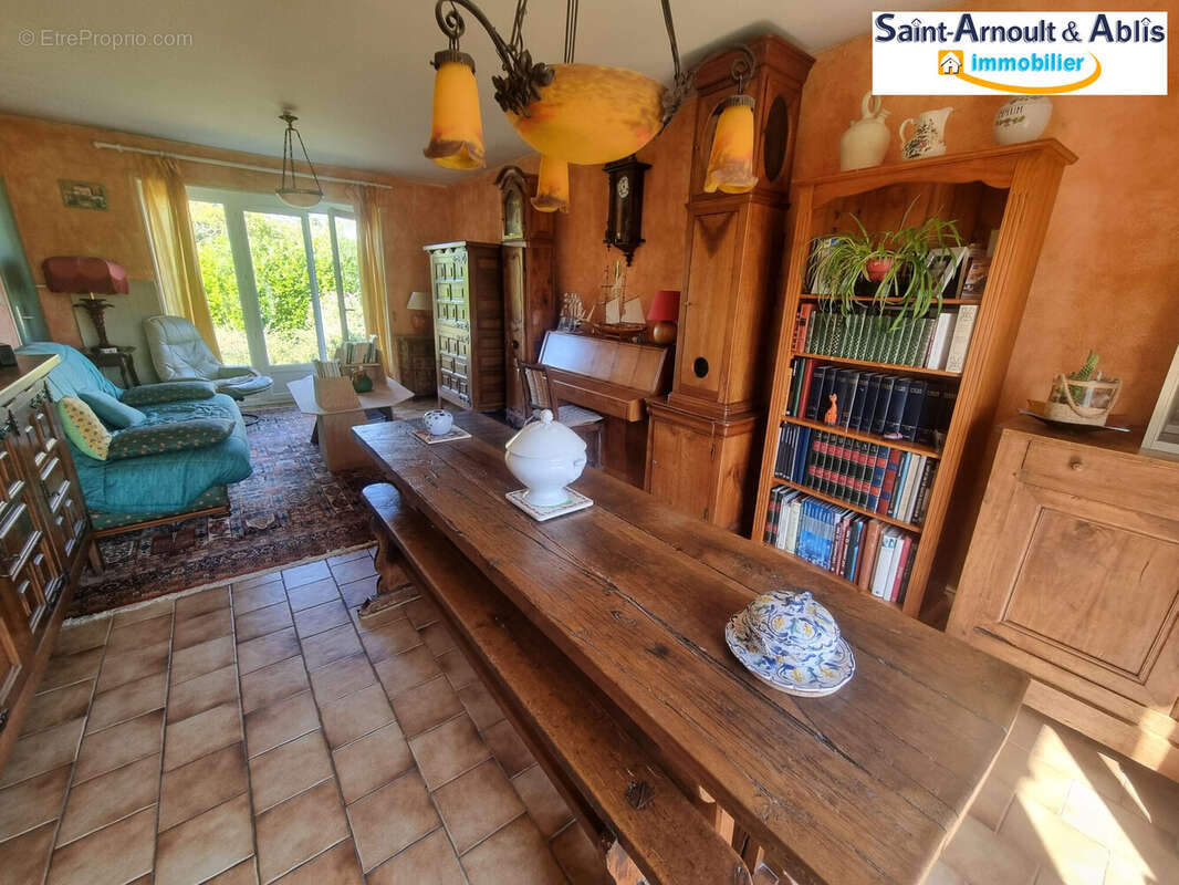 Maison à SAINT-ARNOULT-EN-YVELINES