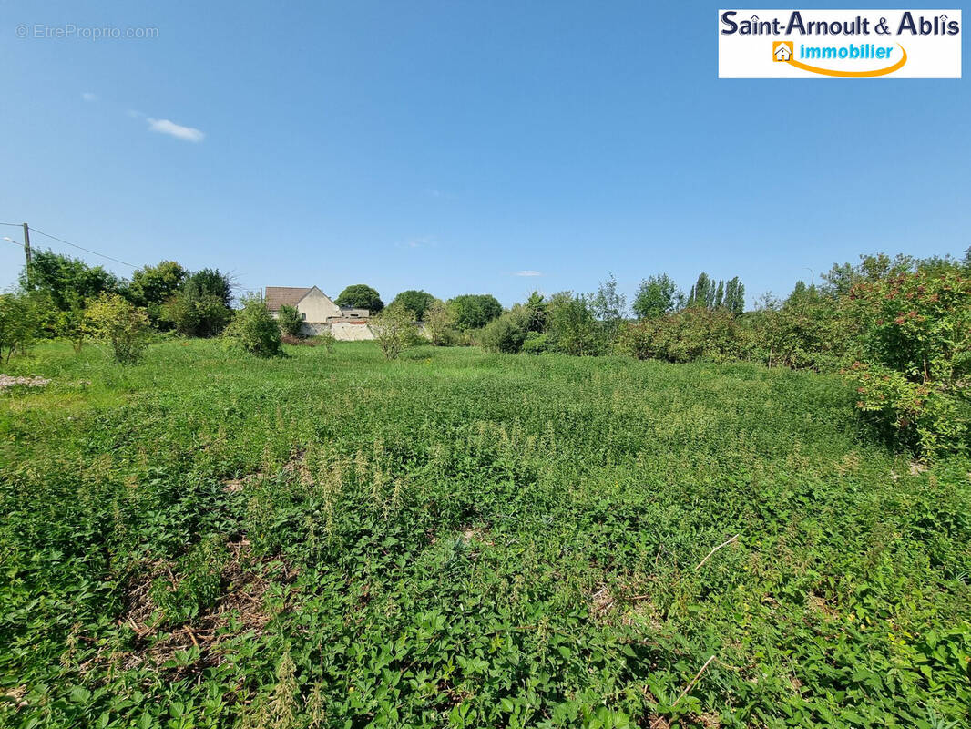 Terrain à AUNAY-SOUS-AUNEAU