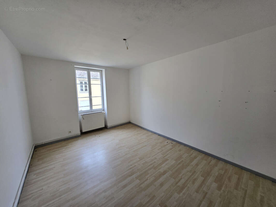 Appartement à LA CLAYETTE