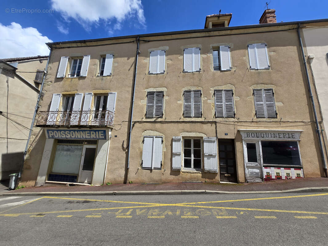 Appartement à LA CLAYETTE