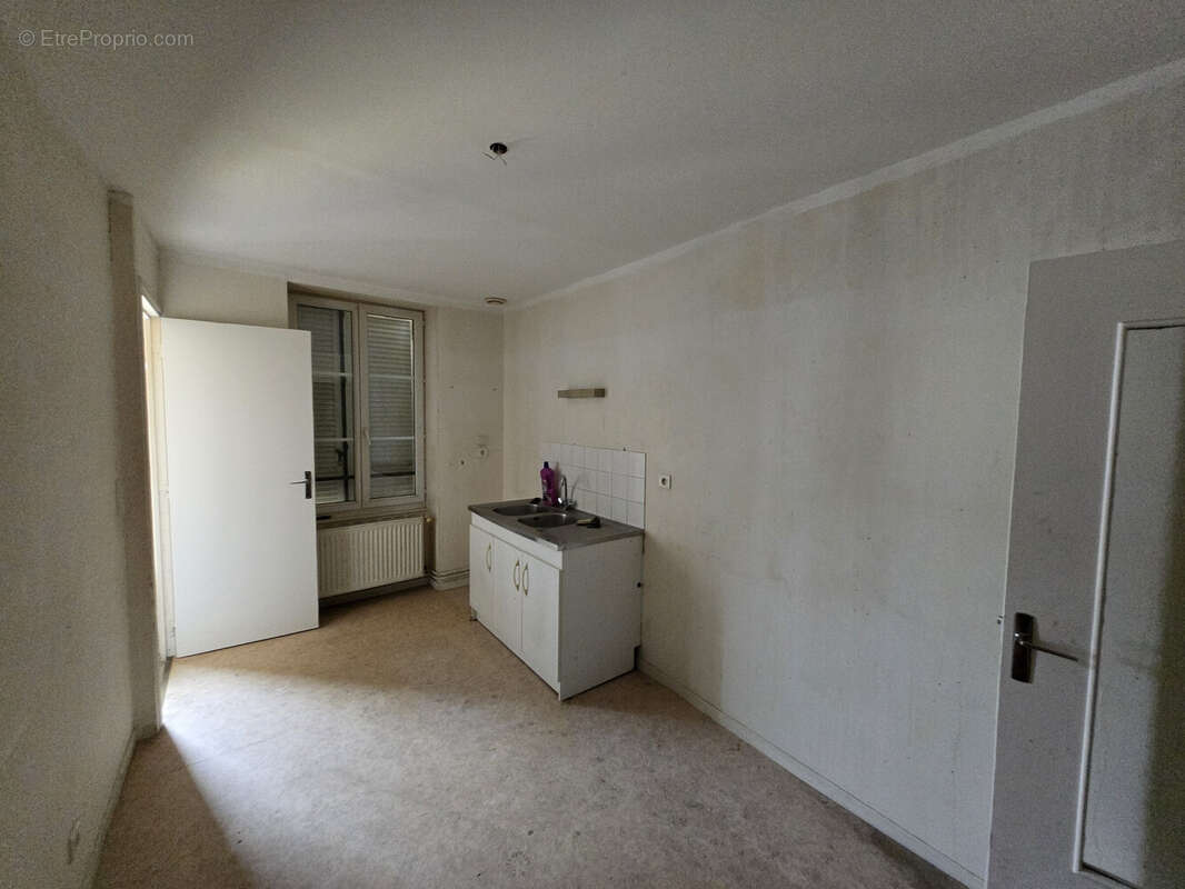 Appartement à LA CLAYETTE