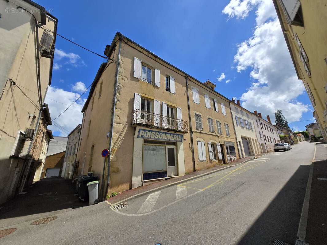 Appartement à LA CLAYETTE