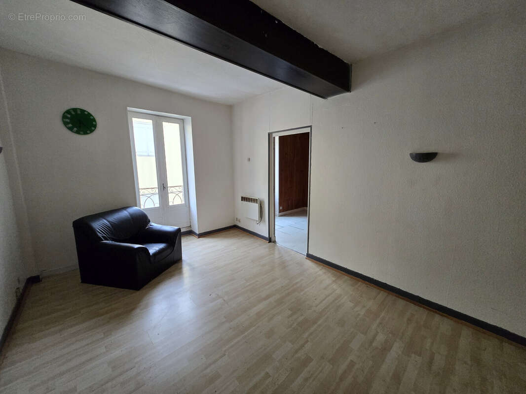 Appartement à LA CLAYETTE