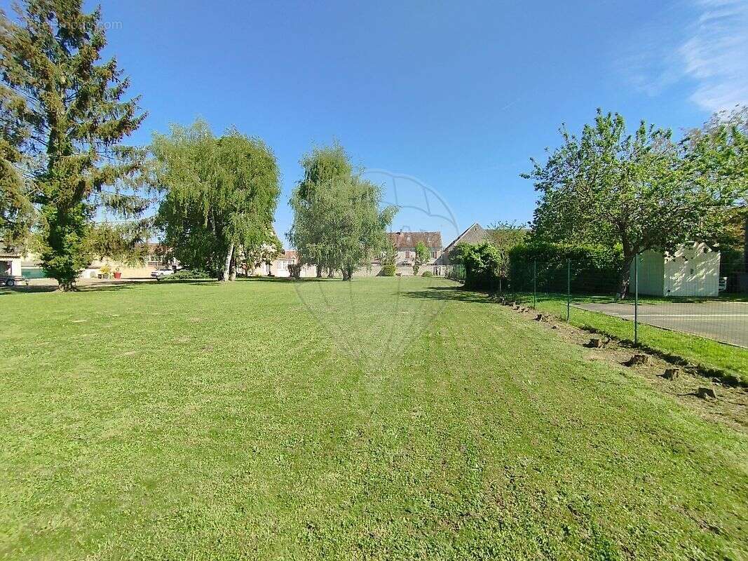 Terrain à GRANDPUITS-BAILLY-CARROIS