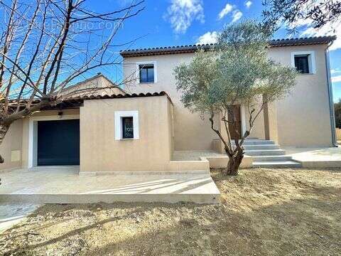 Maison à FONTVIEILLE