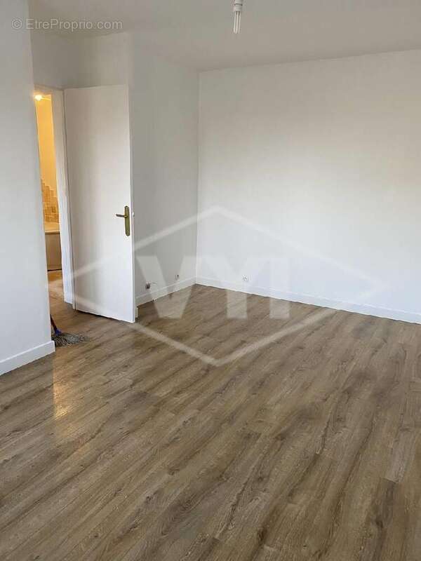 Appartement à COMBS-LA-VILLE