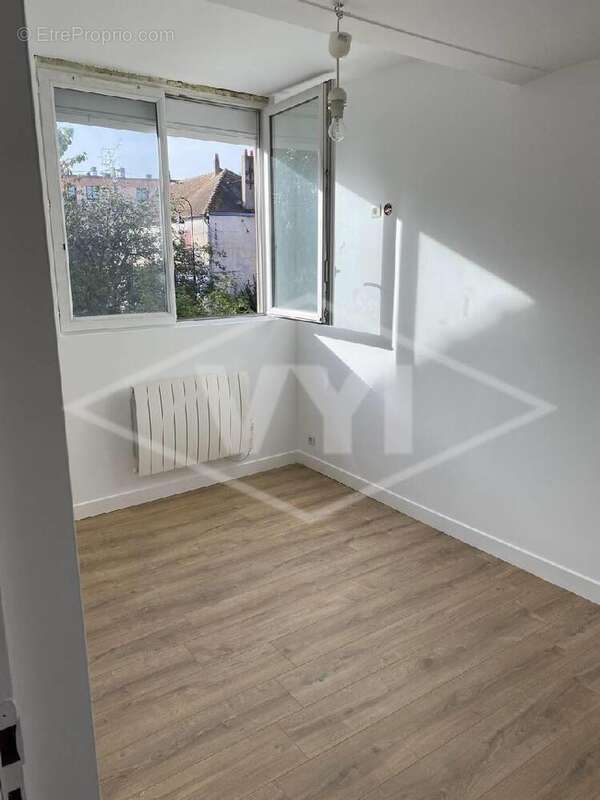 Appartement à COMBS-LA-VILLE
