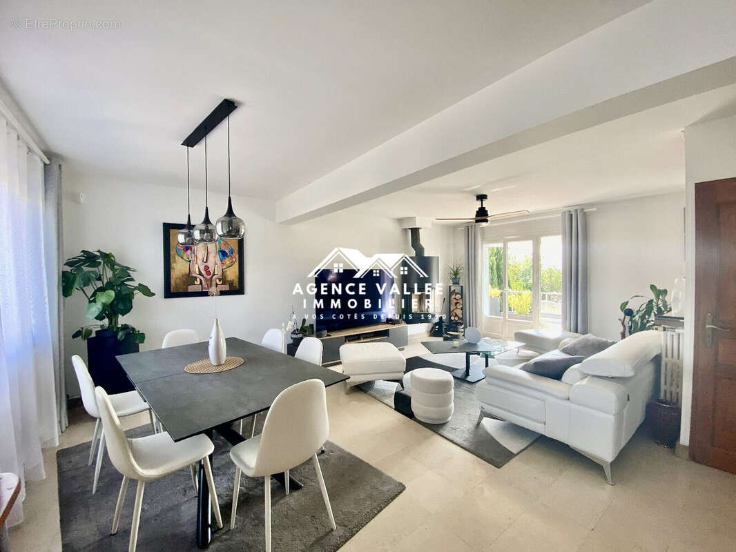 Maison à SAINT-PIERRE-DU-PERRAY