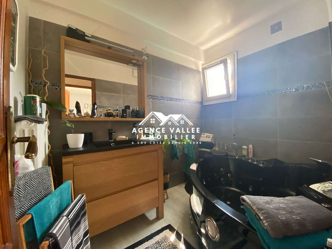 Maison à SAINT-PIERRE-DU-PERRAY