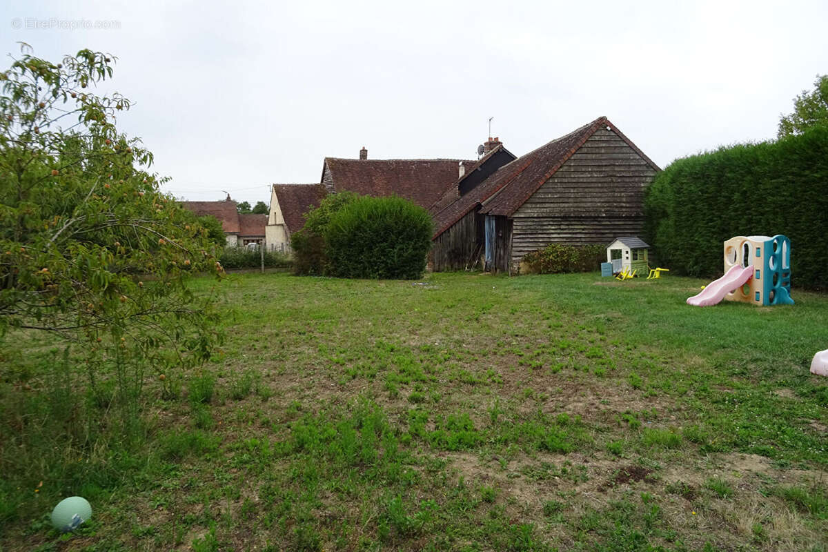 Maison à LA BAZOCHE-GOUET