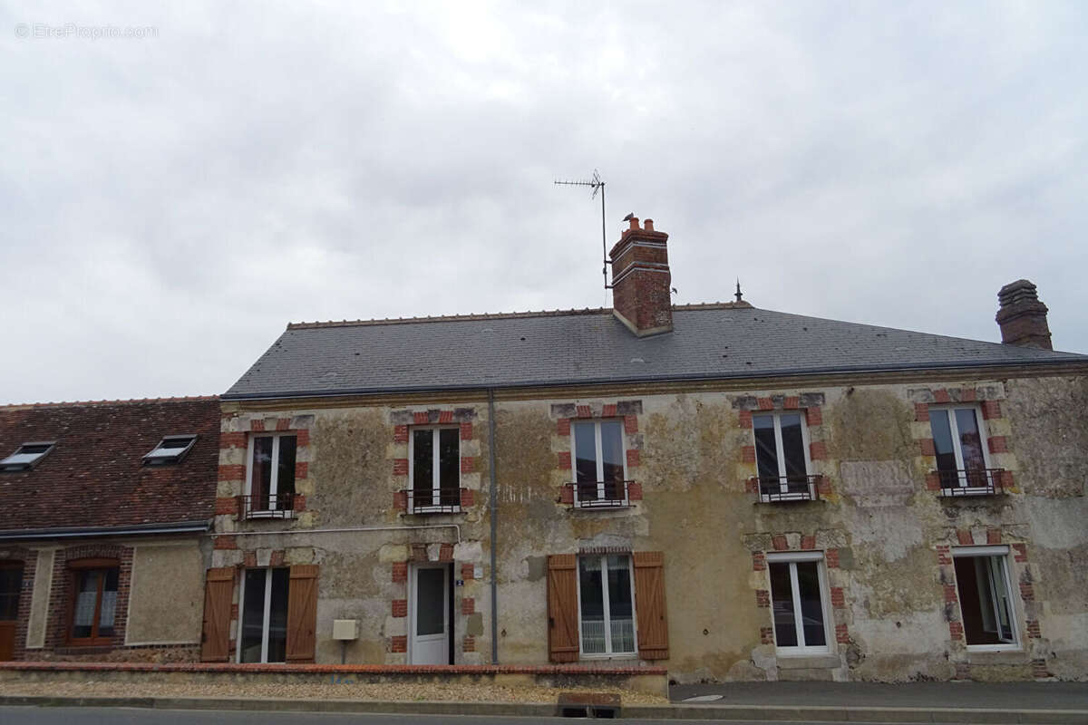 Maison à LA BAZOCHE-GOUET