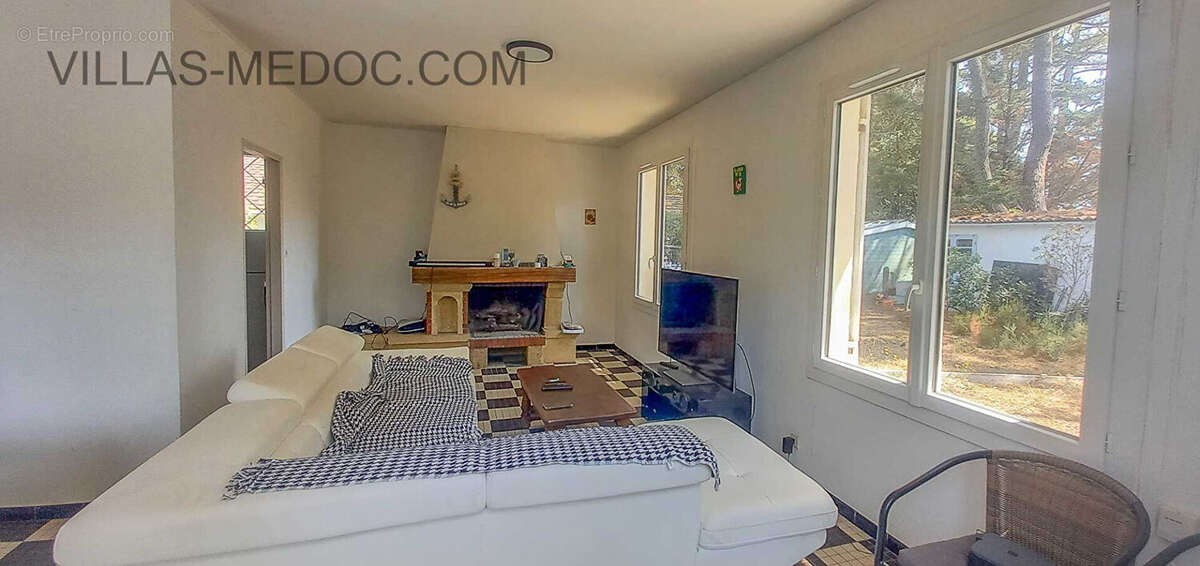 Maison à VENDAYS-MONTALIVET