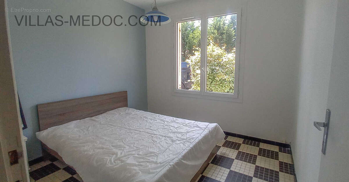 Maison à VENDAYS-MONTALIVET