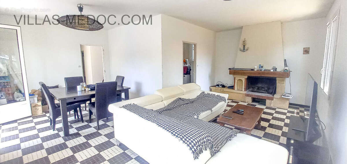 Maison à VENDAYS-MONTALIVET