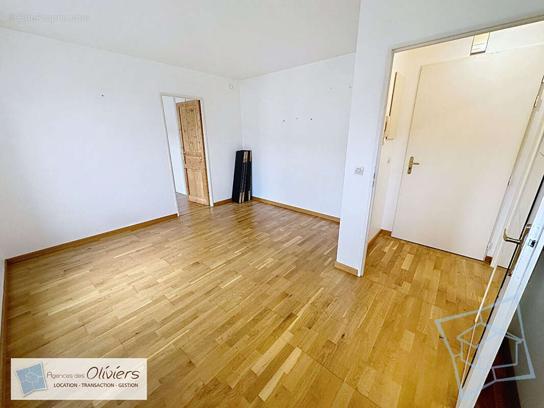 Appartement à VOISINS-LE-BRETONNEUX