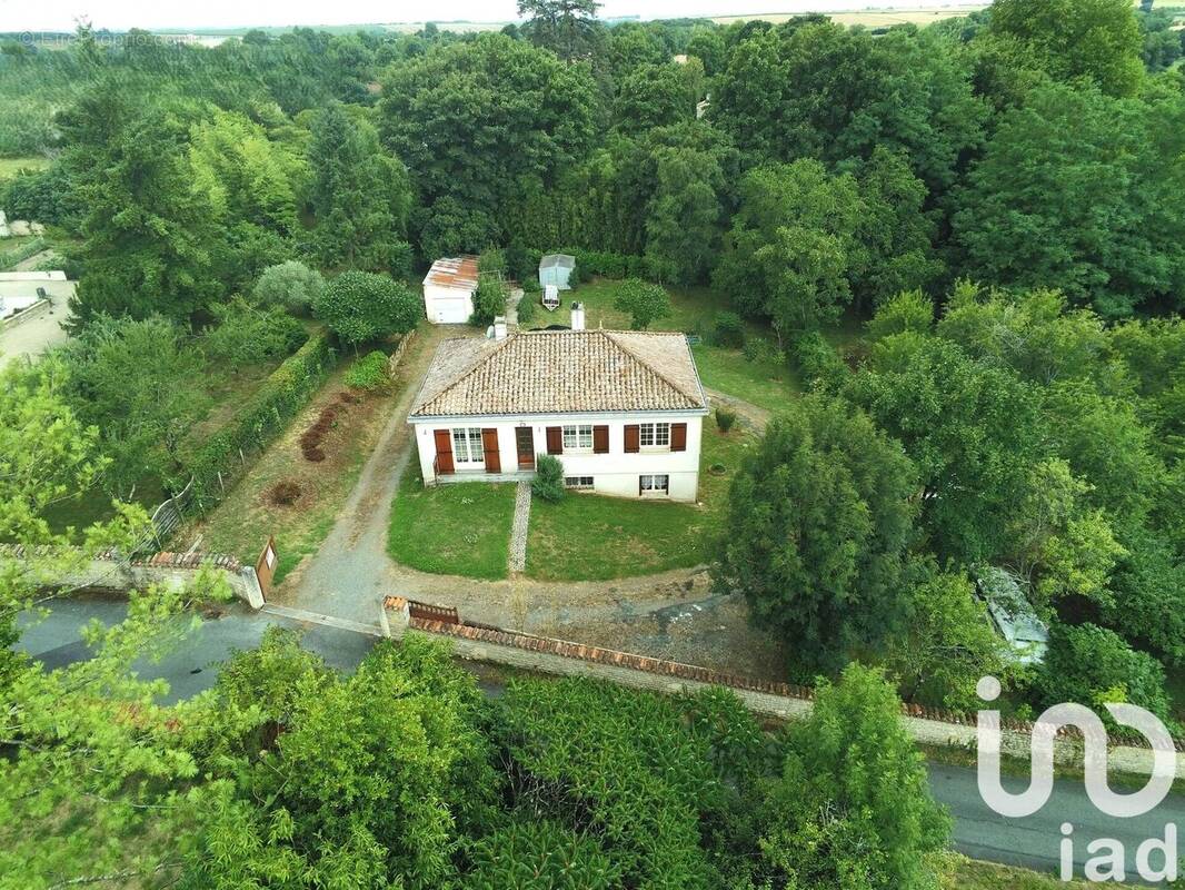 Photo 1 - Maison à SAINT-HILAIRE-DES-LOGES