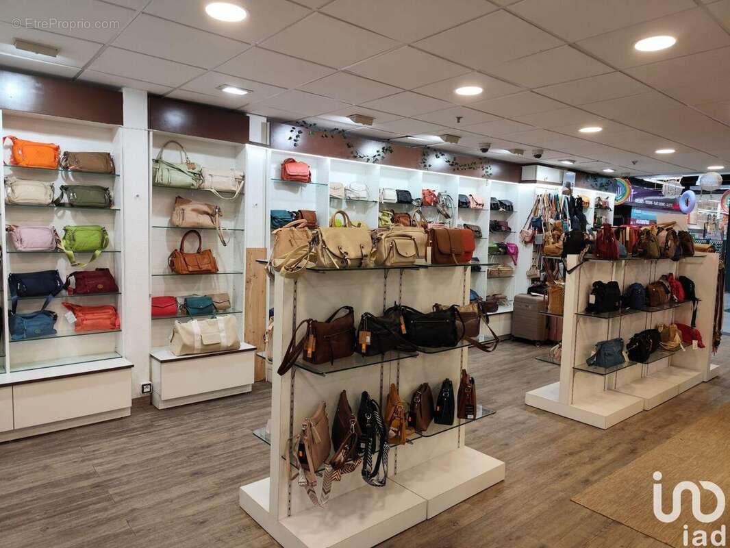 Photo 2 - Commerce à MONTIVILLIERS