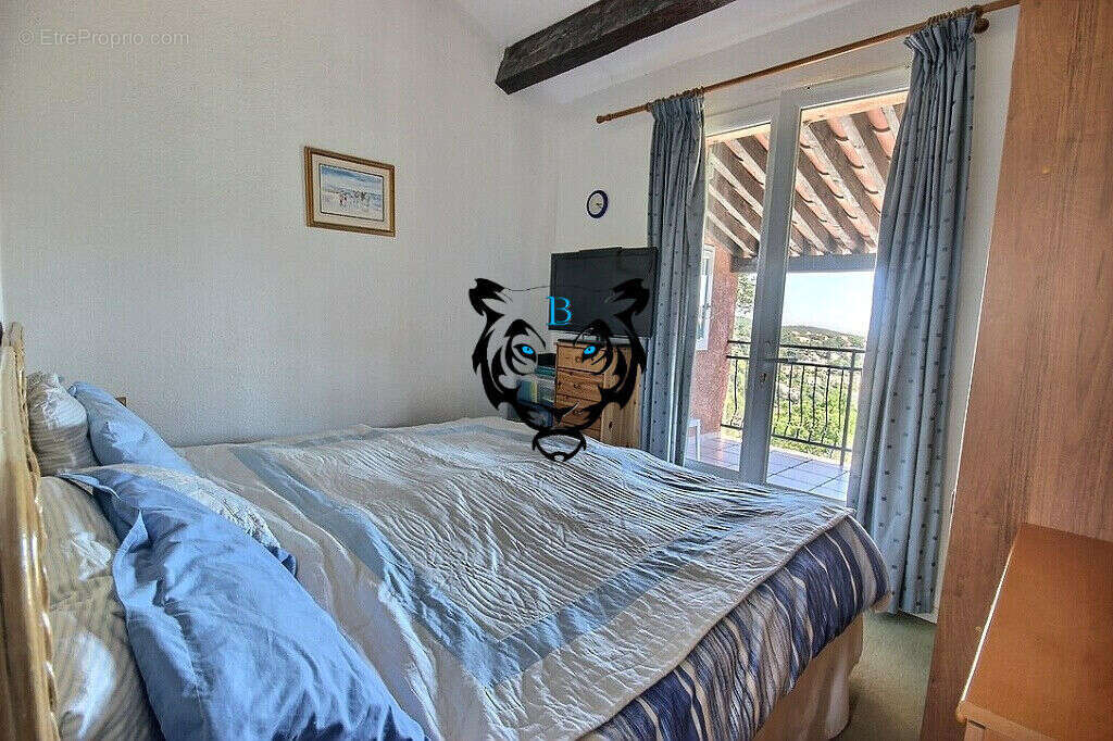 Maison à LES ISSAMBRES