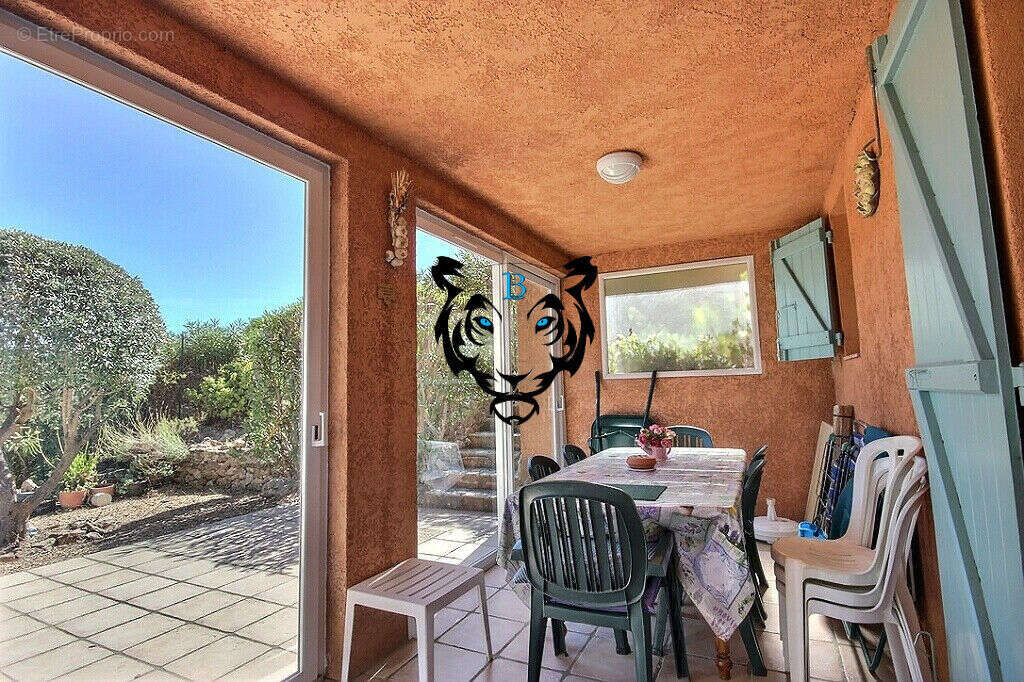 Maison à LES ISSAMBRES