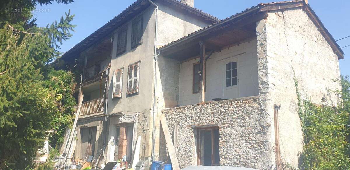 Maison à MONTREJEAU