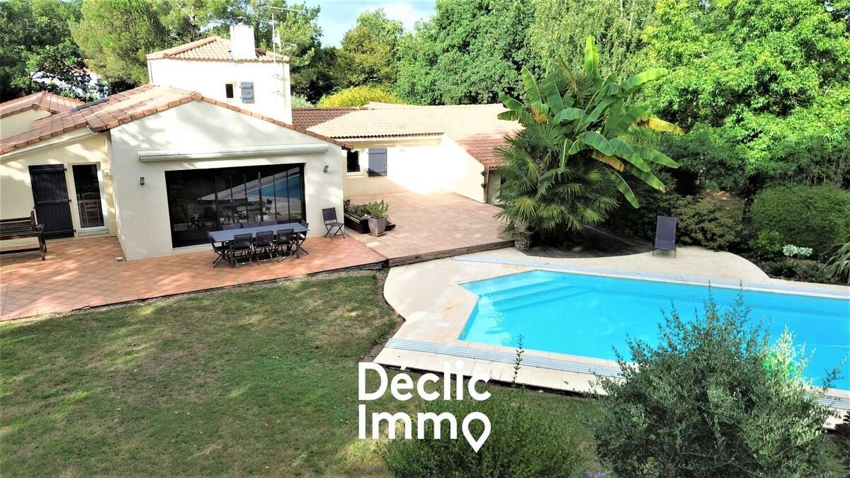 Maison à MOUTIERS-LES-MAUXFAITS