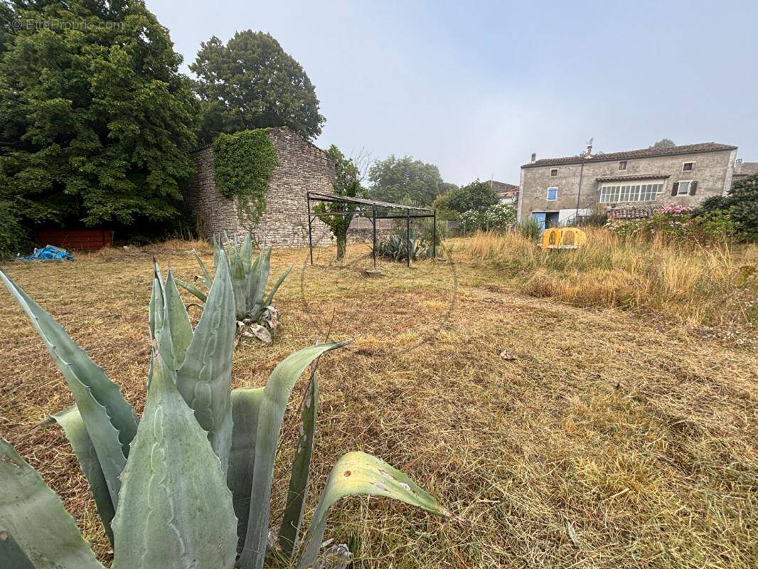 Maison à SAINT-PRIVAT-DE-CHAMPCLOS