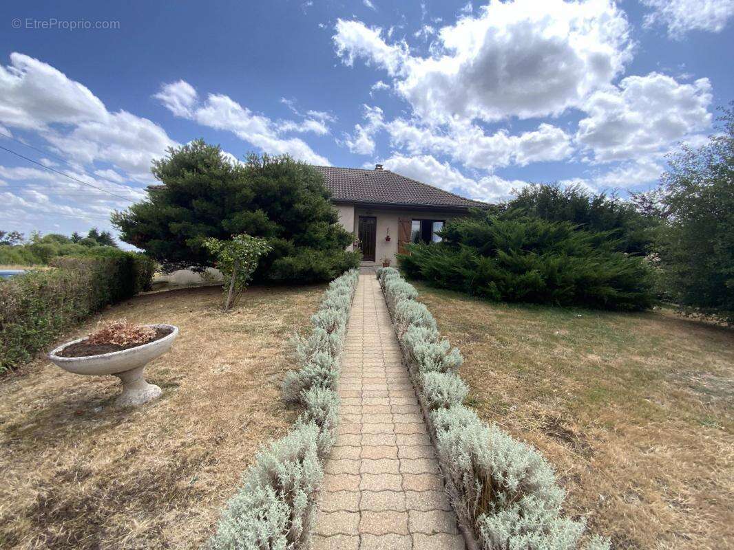 Maison à BOUSSAC-BOURG