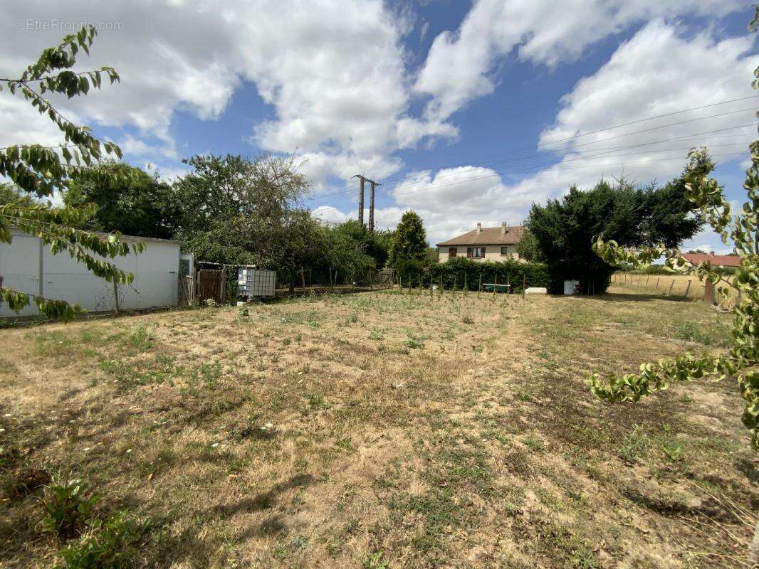 Maison à BOUSSAC-BOURG
