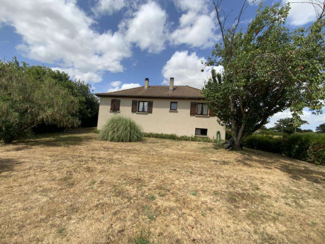 Maison à BOUSSAC-BOURG