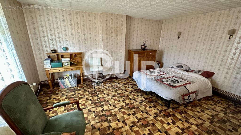 Maison à BRUAY-LA-BUISSIERE