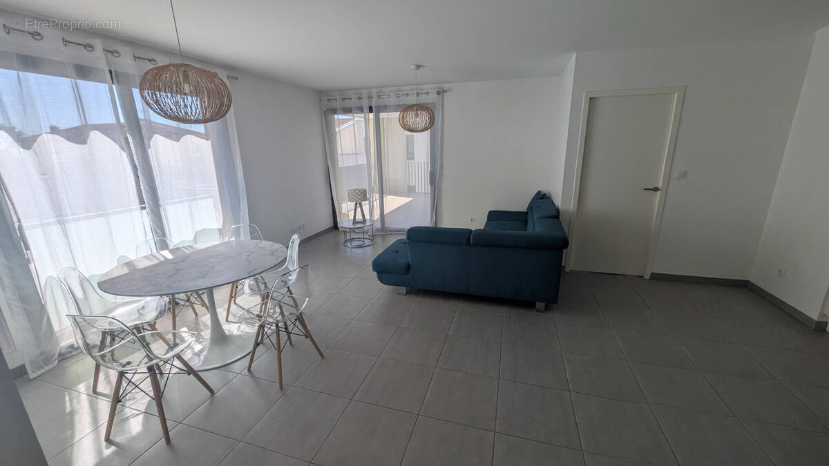 Appartement à LA TOUR-DE-SALVAGNY