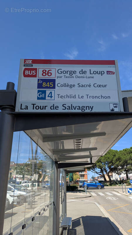 Appartement à LA TOUR-DE-SALVAGNY