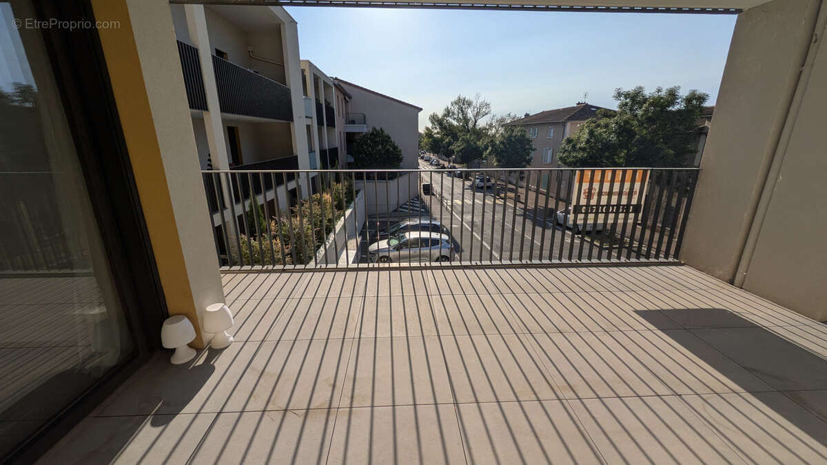 Appartement à LA TOUR-DE-SALVAGNY