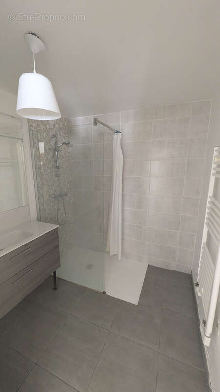 Appartement à LA TOUR-DE-SALVAGNY