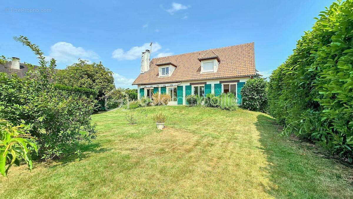 Maison à CHEVRY-COSSIGNY