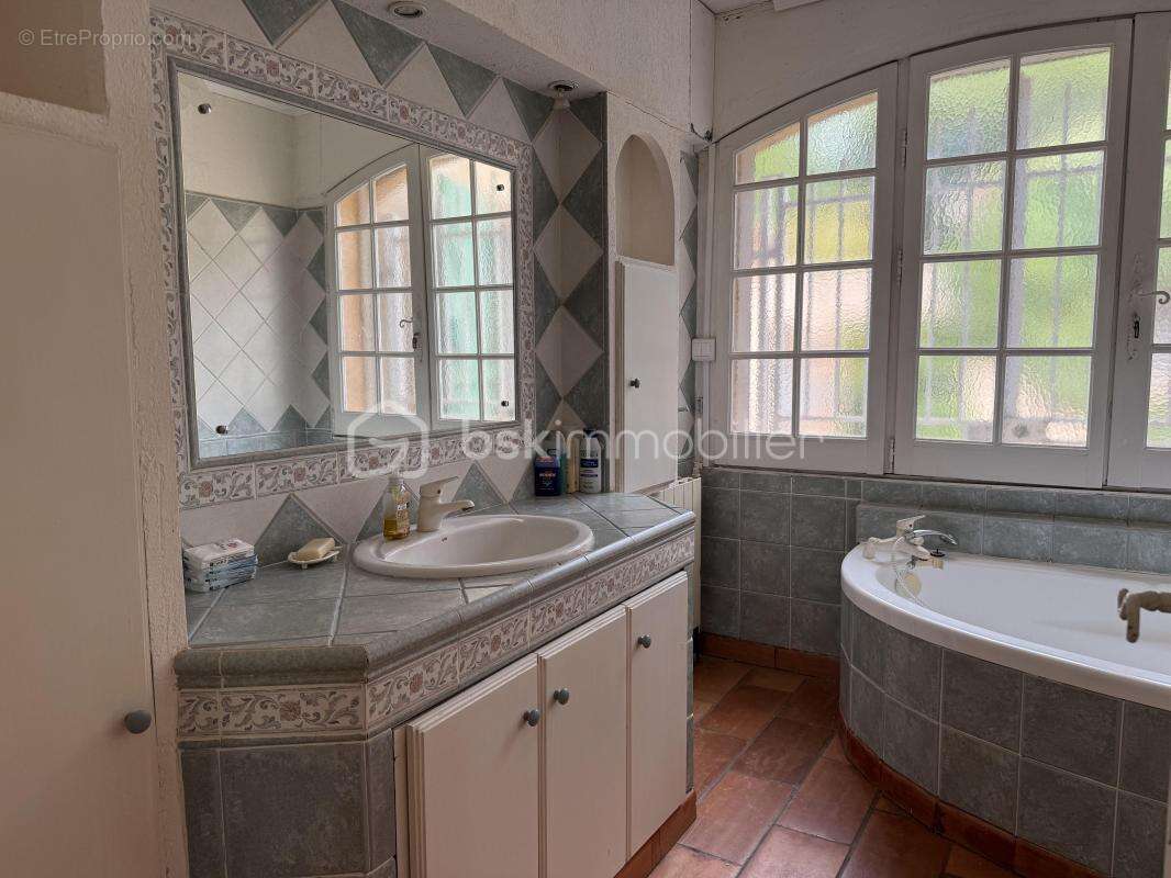 Maison à LA ROQUEBRUSSANNE