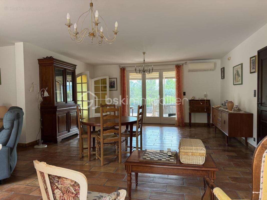 Maison à LA ROQUEBRUSSANNE