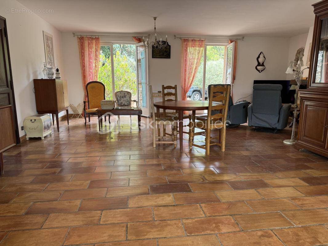 Maison à LA ROQUEBRUSSANNE