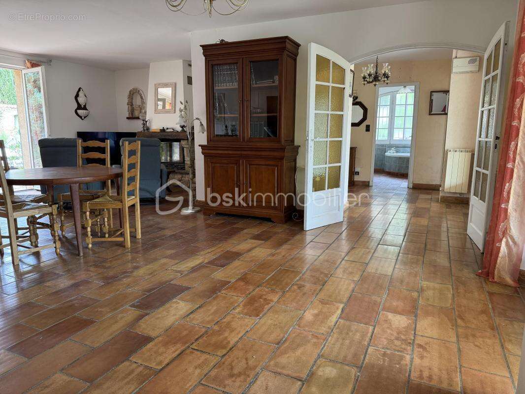 Maison à LA ROQUEBRUSSANNE