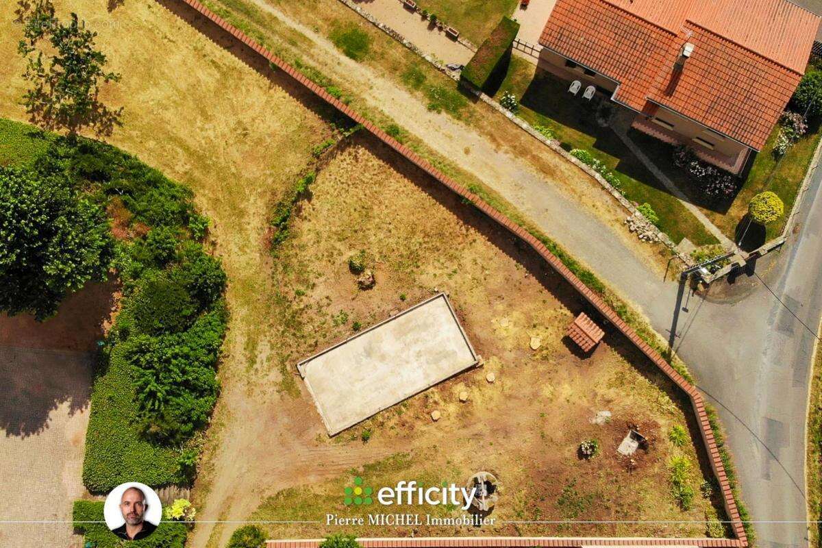 Terrain à MONTROTTIER